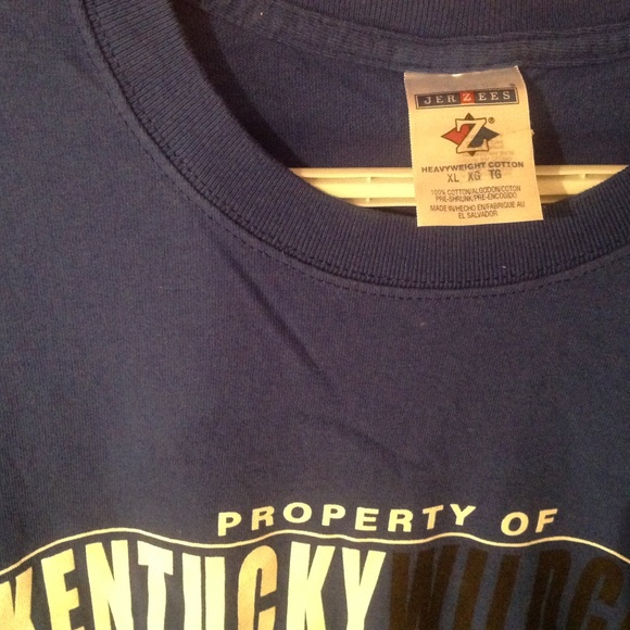 Kentucky Wildcats tshirt - Picture 2 of 3